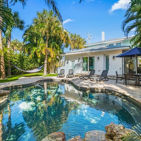 Sandy Pants - Designer Beach Chic Home Steps To Beach Backyard Oasis W Heated Pool Anna Maria Kültér fotó