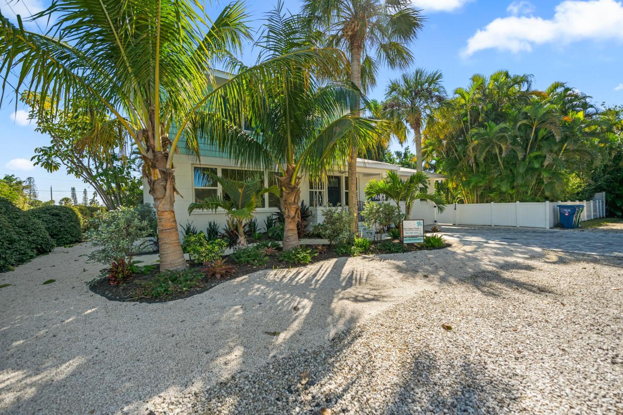 Sandy Pants - Designer Beach Chic Home Steps To Beach Backyard Oasis W Heated Pool Anna Maria Kültér fotó