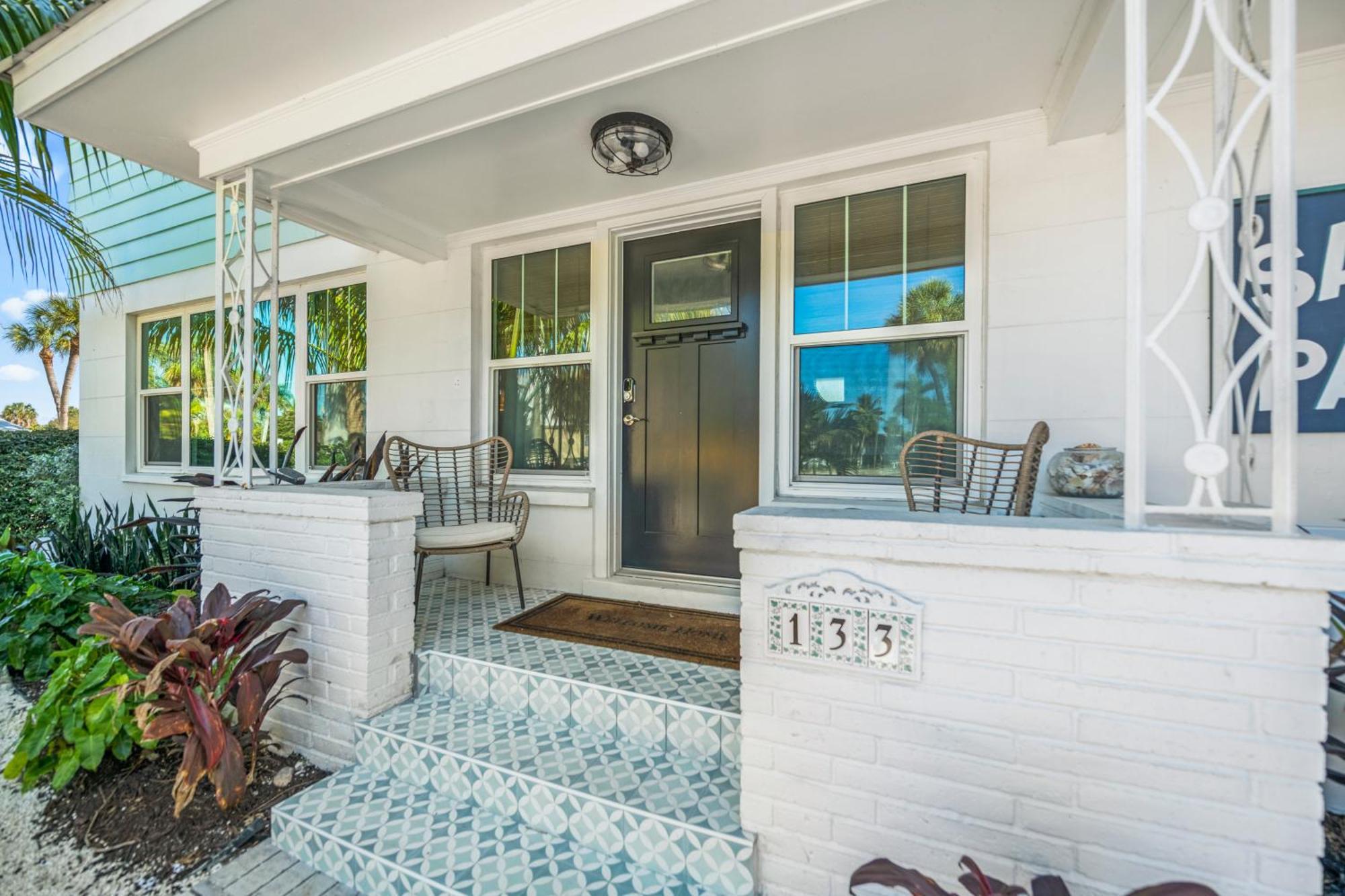Sandy Pants - Designer Beach Chic Home Steps To Beach Backyard Oasis W Heated Pool Anna Maria Kültér fotó