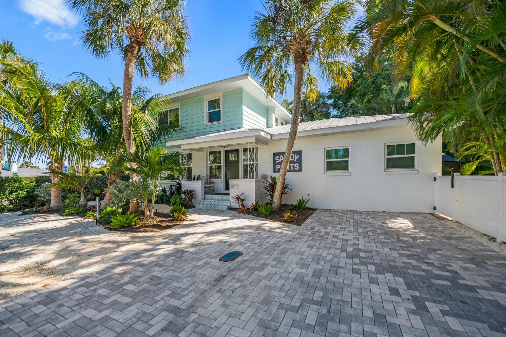 Sandy Pants - Designer Beach Chic Home Steps To Beach Backyard Oasis W Heated Pool Anna Maria Kültér fotó