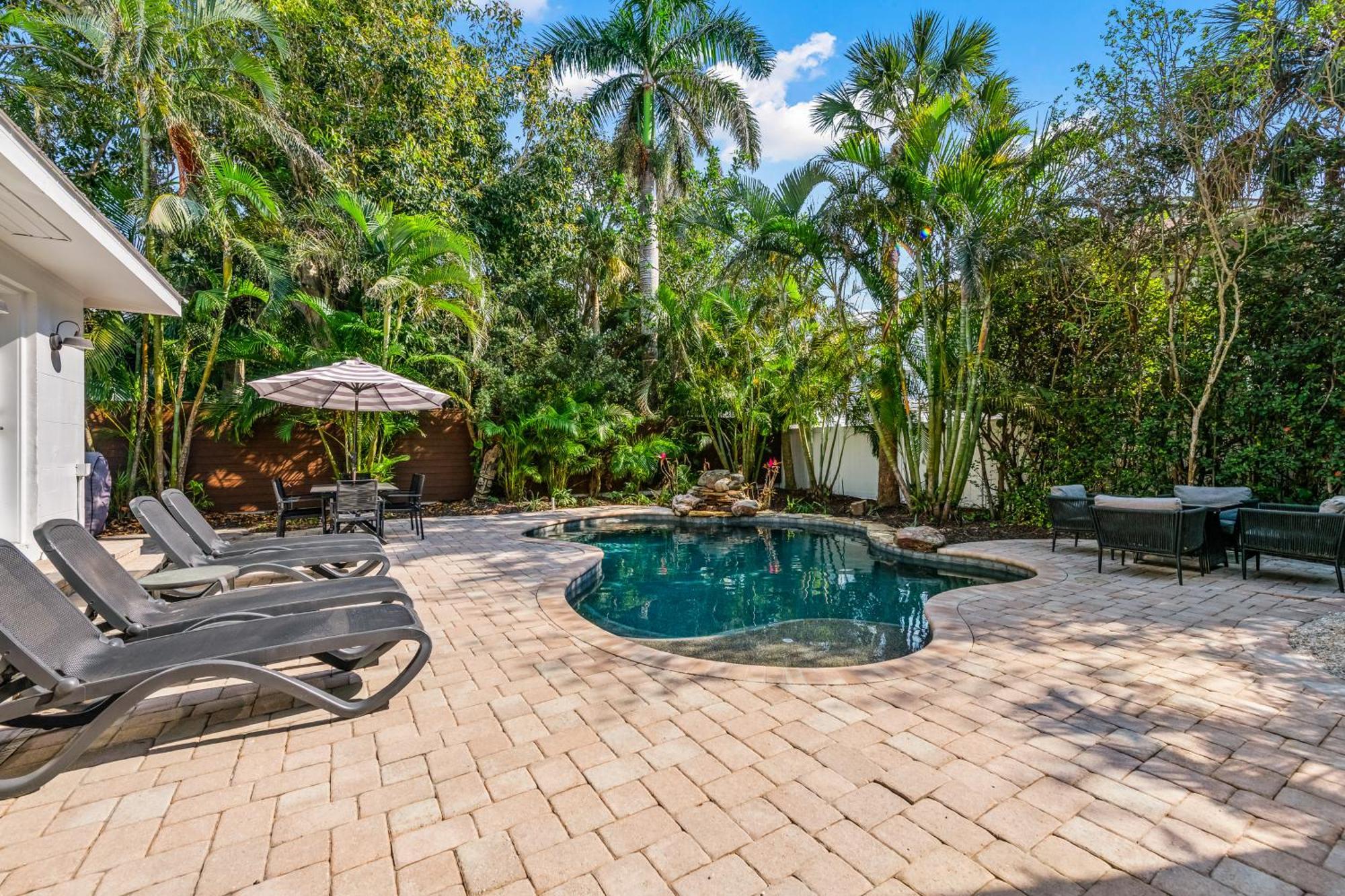 Sandy Pants - Designer Beach Chic Home Steps To Beach Backyard Oasis W Heated Pool Anna Maria Kültér fotó